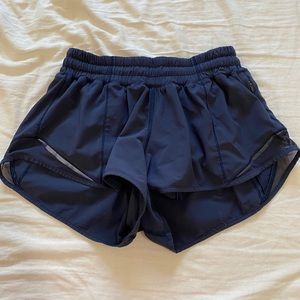 EUC Hotty Short size 4